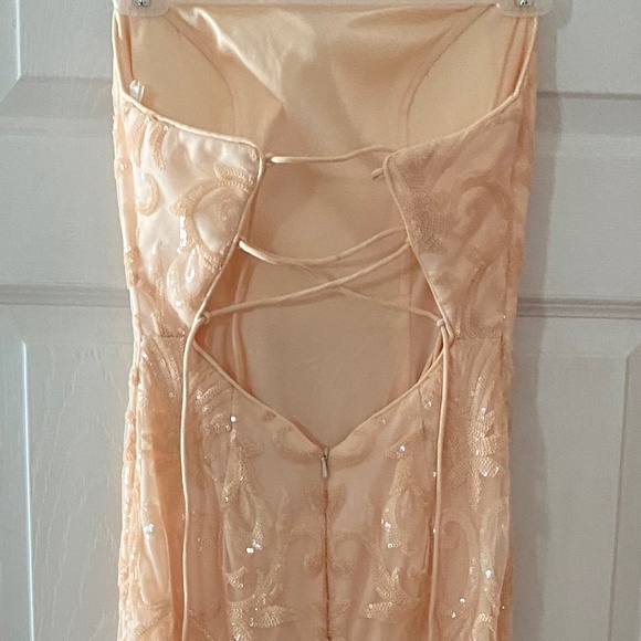 Prom dress - Picture 2 of 4